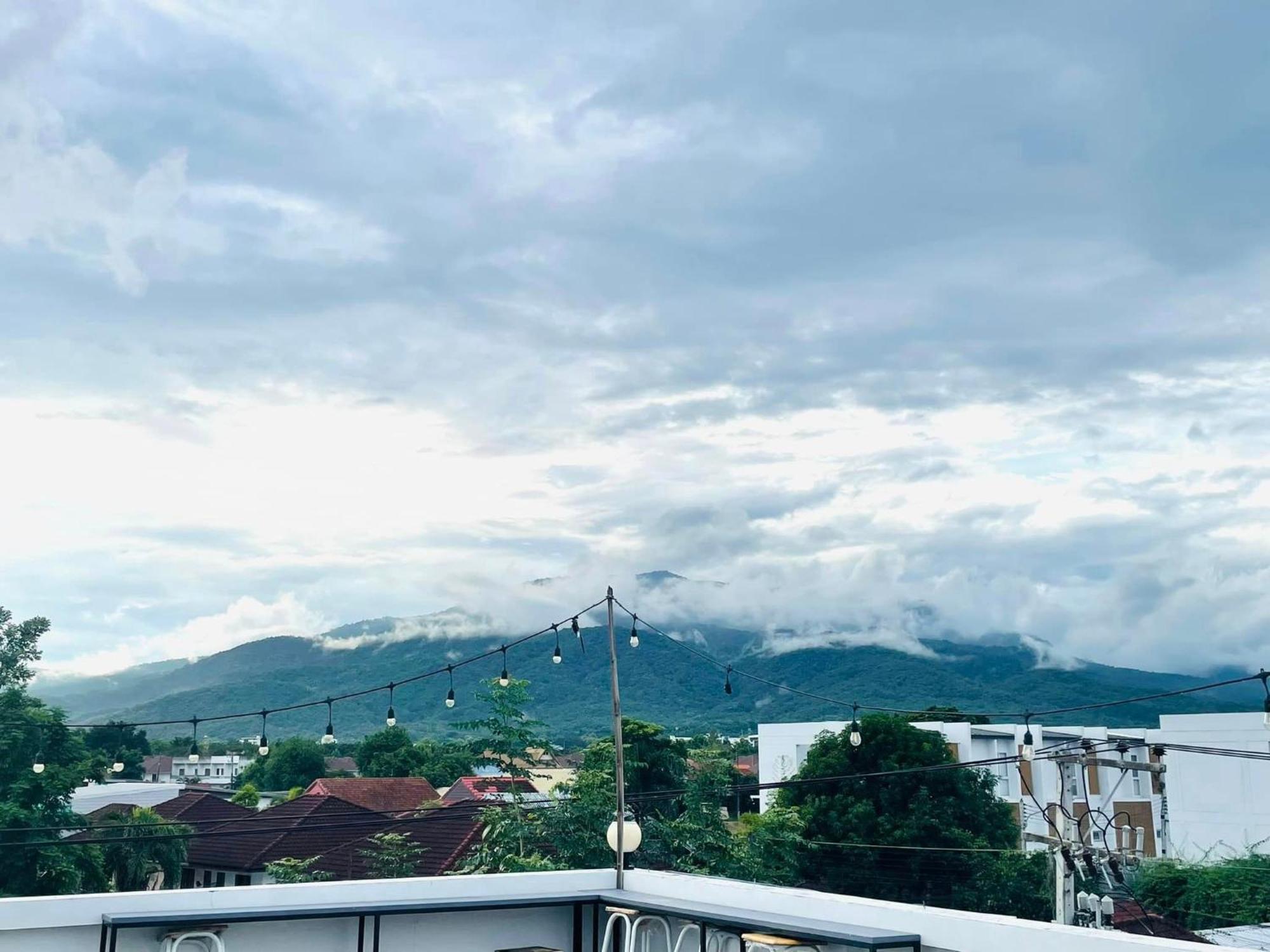 Sky View Home And Hostel Chiangmai เชียงใหม่ ภายนอก รูปภาพ