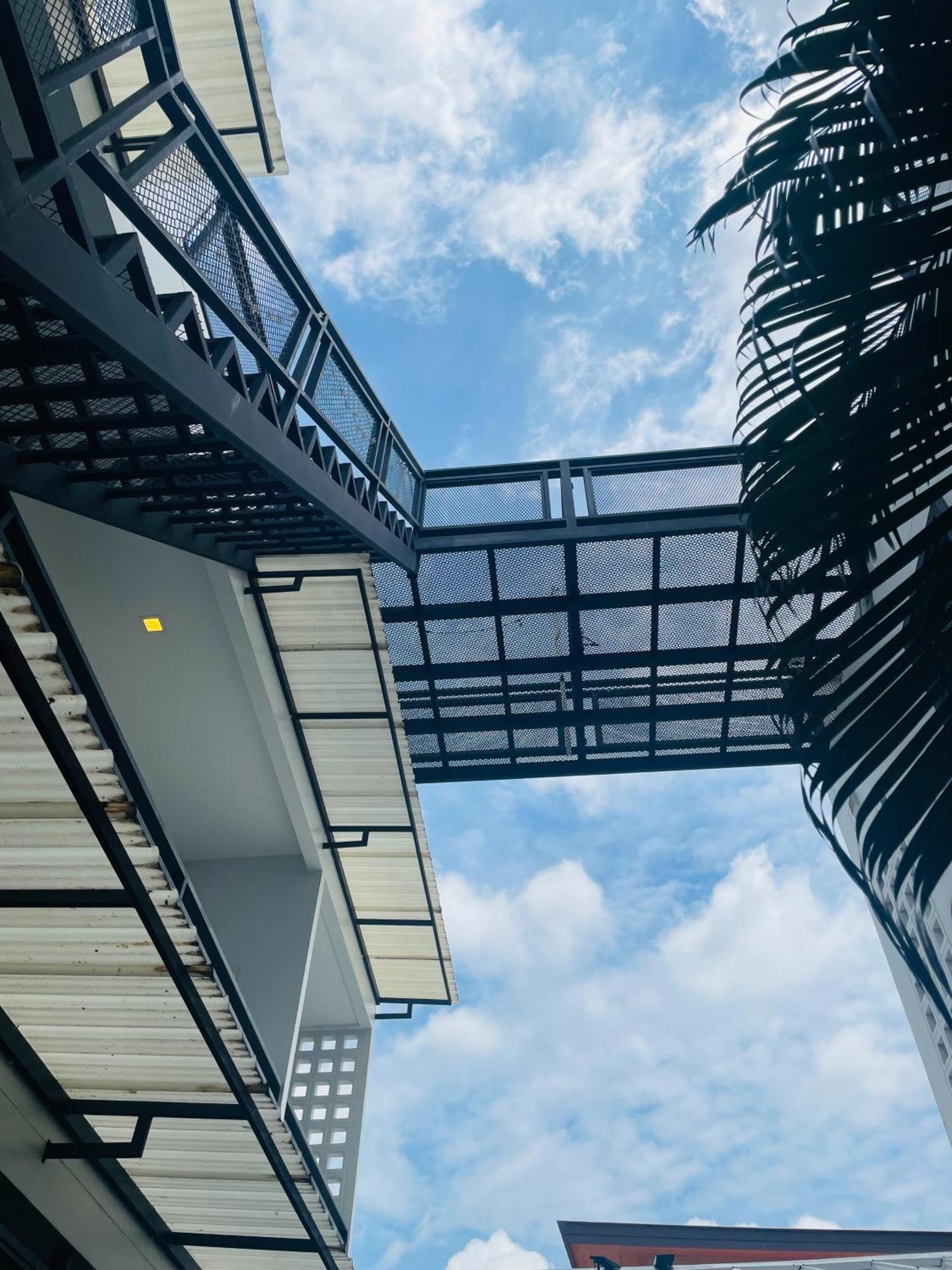 Sky View Home And Hostel Chiangmai เชียงใหม่ ภายนอก รูปภาพ