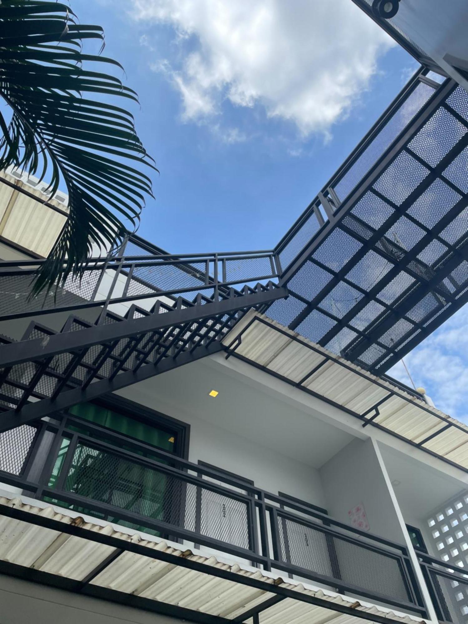 Sky View Home And Hostel Chiangmai เชียงใหม่ ภายนอก รูปภาพ